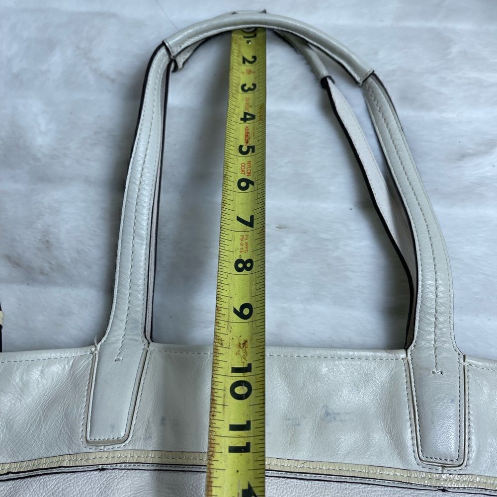 Coach leather beige tote bag with front laser cut logo design . - Picture 13 of 13